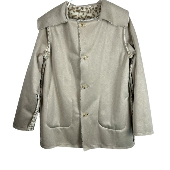Davi & Dani Reversible Faux Fur Snow Leopard Cozy Jacket Size Medium Soft Cream - Picture 5 of 10